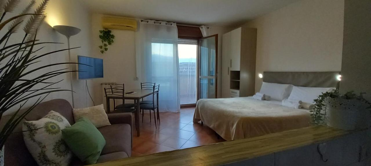 Alloggio Turistico A Via Modugno Vitinia エクステリア 写真